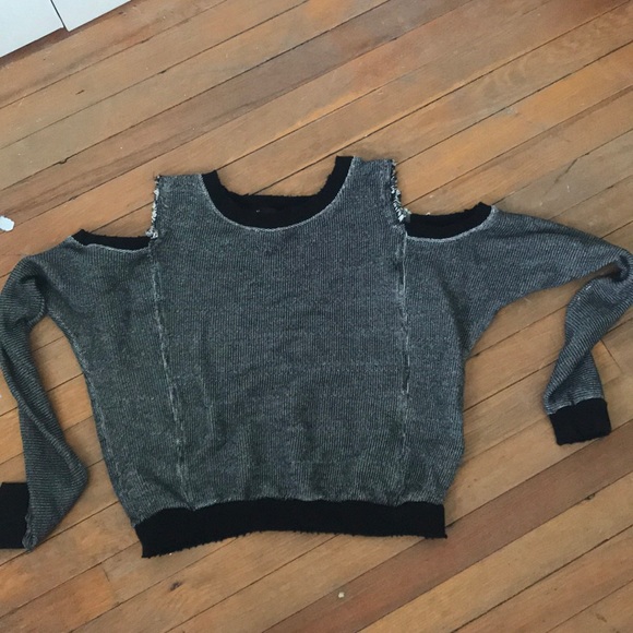 Cold shoulder sweater - Picture 2 of 2